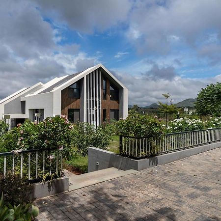 Stayvista At The Rainfield Villa With Gazebo & Lawn Nashik Buitenkant foto