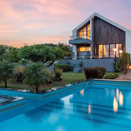Stayvista At The Rainfield Villa With Gazebo & Lawn Nashik Buitenkant foto