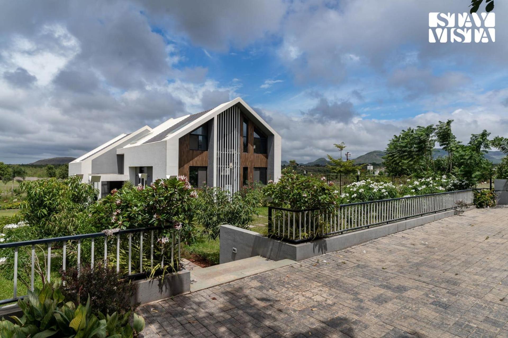 Stayvista At The Rainfield Villa With Gazebo & Lawn Nashik Buitenkant foto
