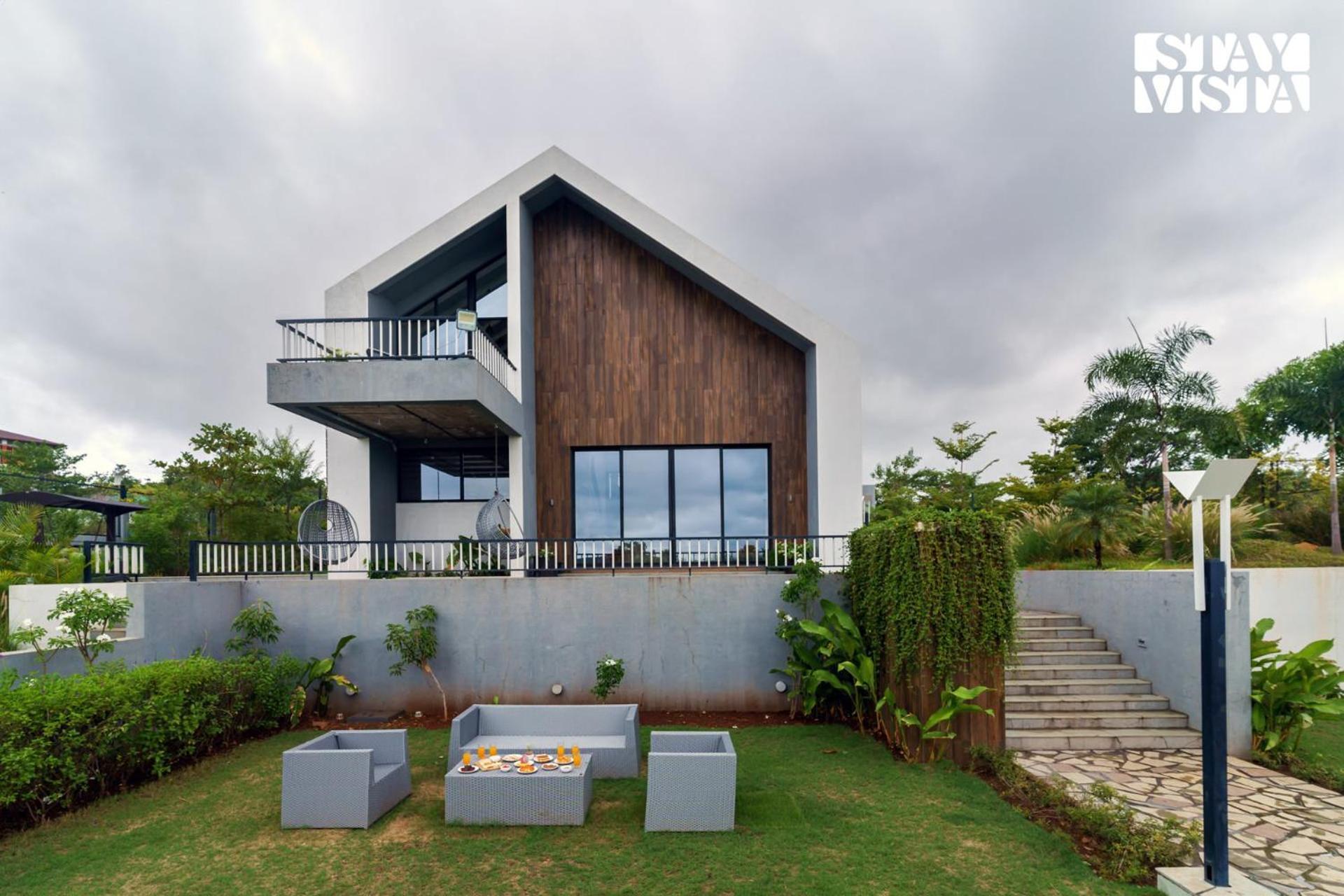 Stayvista At The Rainfield Villa With Gazebo & Lawn Nashik Buitenkant foto