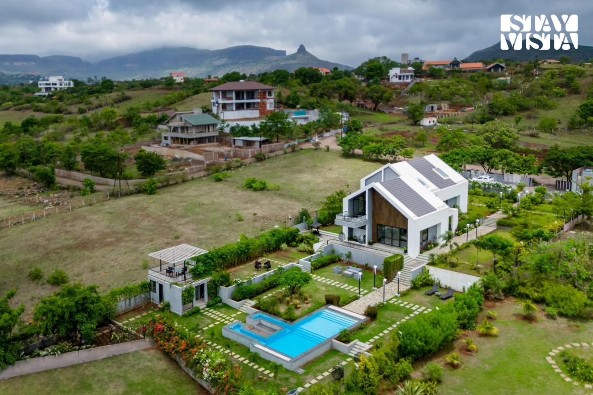 Stayvista At The Rainfield Villa With Gazebo & Lawn Nashik Buitenkant foto